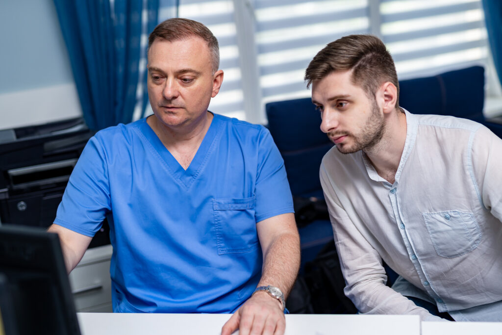 consulta del médico paciente ensayo clínico Sermes CRO